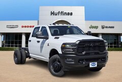 2025 Ram 3500 Chassis Cab 3500 TRADESMAN CREW CAB CHASSIS 4X4 60' CA Pickup