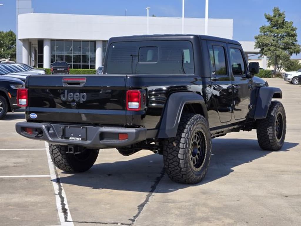 New 2025 Jeep Gladiator SPORT 4X4 Pickup