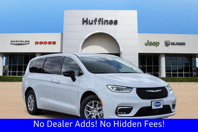 2026 Chrysler Pacifica Select's photo