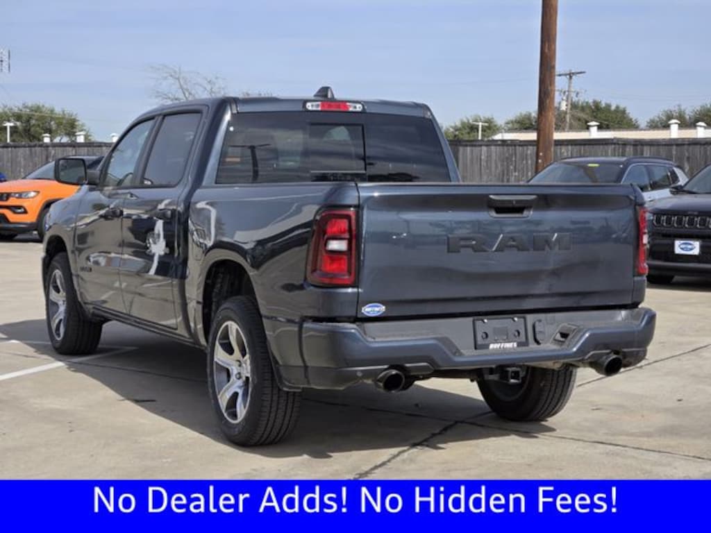 New 2026 Ram 1500 EXPRESS CREW CAB 4X2 5'7 BOX Pickup