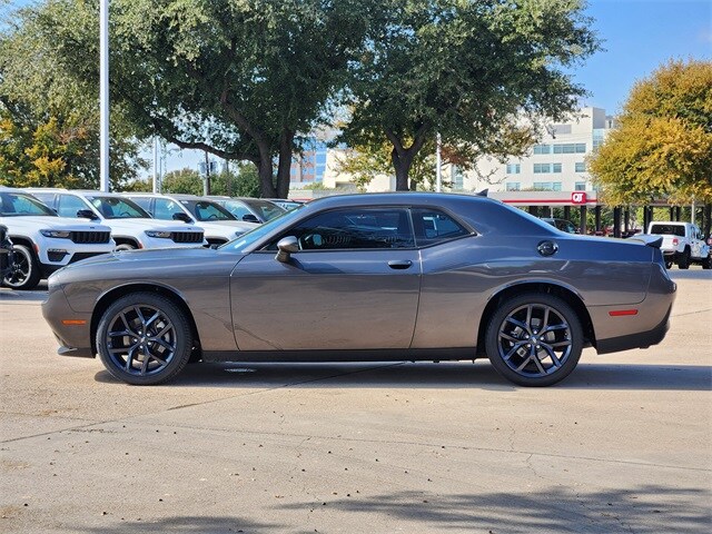 2023 Dodge Challenger SXT photo 4