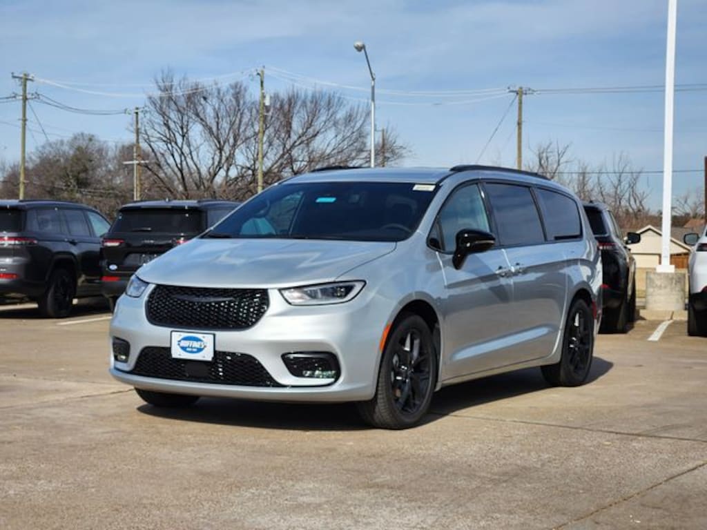 New 2026 Chrysler Pacifica SELECT Passenger Van