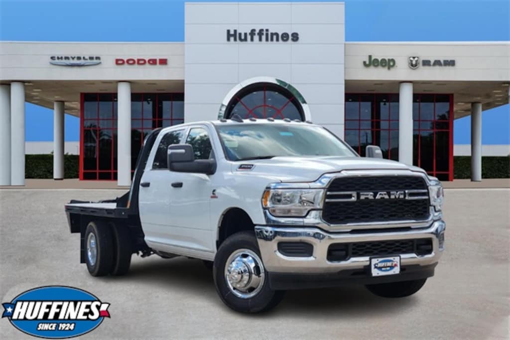 New 2024 Ram 3500 Chassis Cab 3500 TRADESMAN CREW CAB CHASSIS 4X4 60' CA Pickup