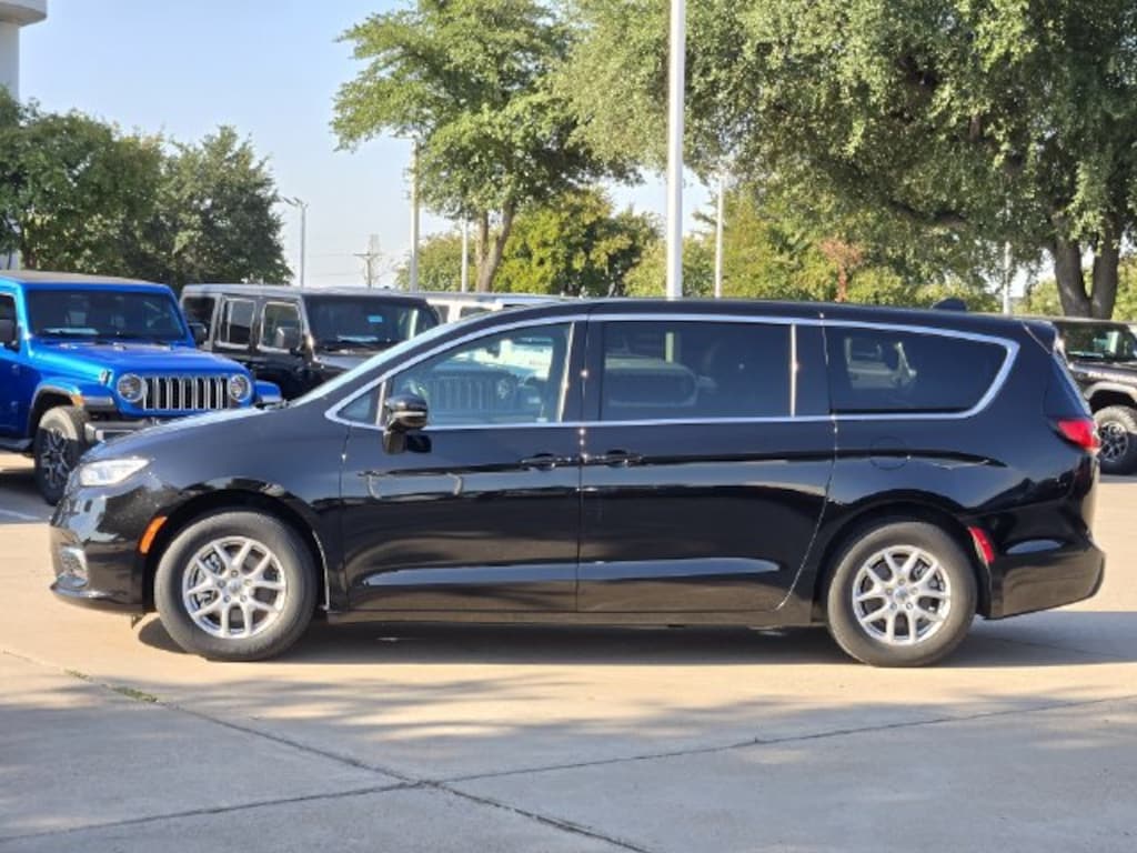 Certified 2025 Chrysler Pacifica Select Van Passenger Van