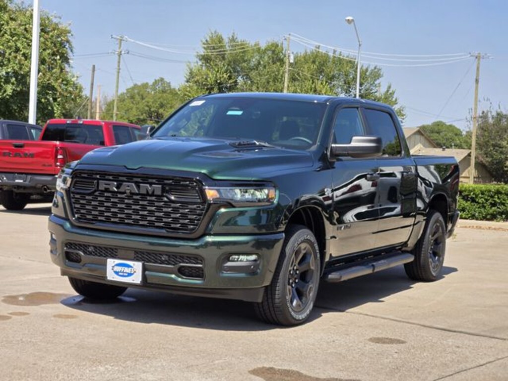 New 2026 Ram 1500 EXPRESS CREW CAB 4X4 5'7 BOX Pickup