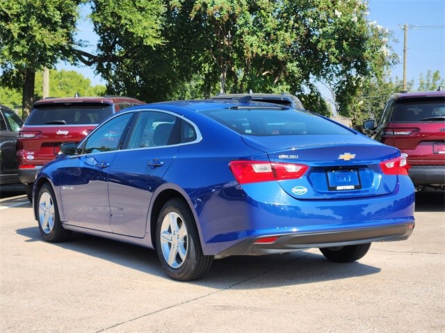 2023 Chevrolet Malibu photo 3