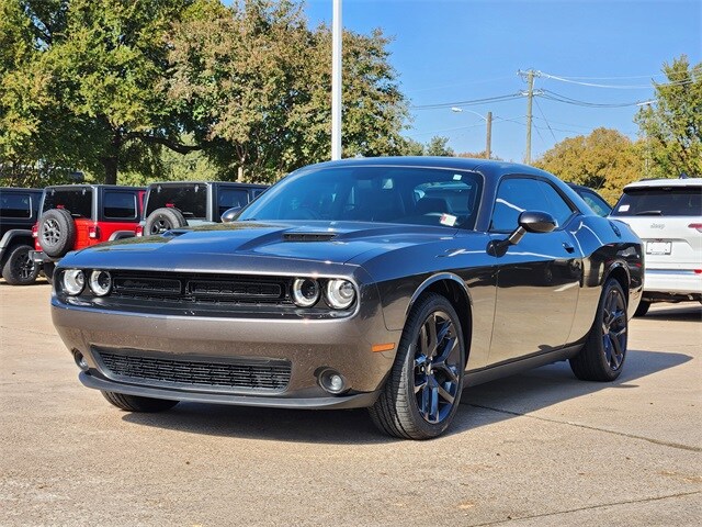 2023 Dodge Challenger SXT photo 3