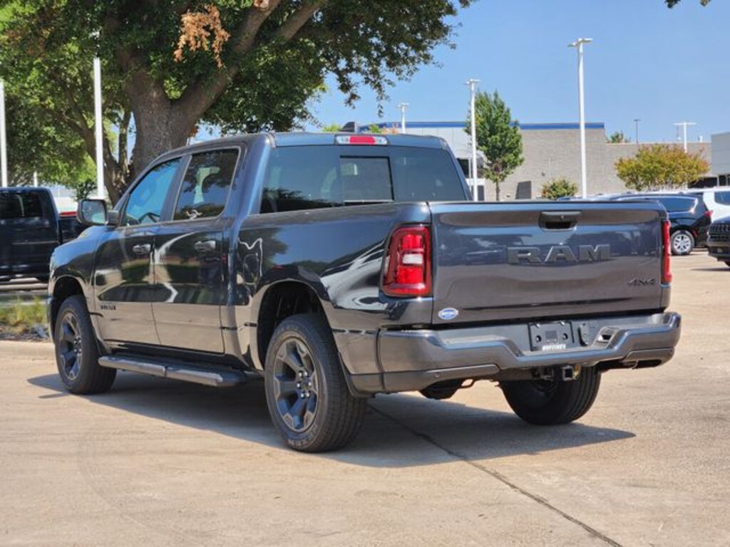 New 2026 Ram 1500 EXPRESS CREW CAB 4X4 5'7 BOX Pickup