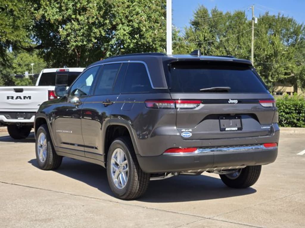 New 2026 Jeep Grand Cherokee LAREDO 4X4 Sport Utility