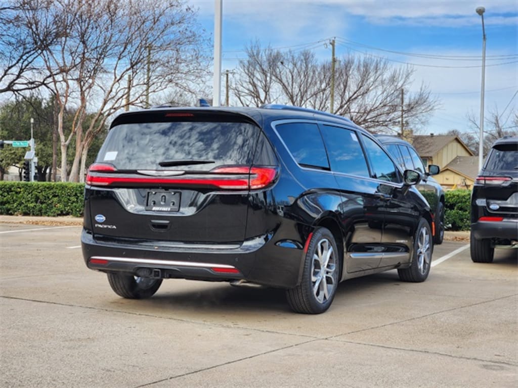 New 2026 Chrysler Pacifica PINNACLE Passenger Van