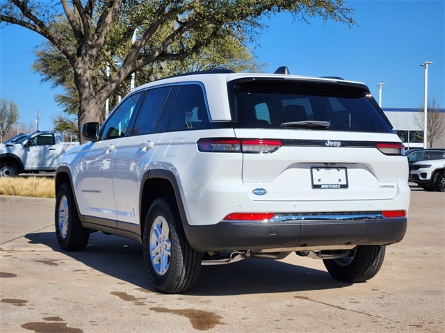 2025 Jeep Grand Cherokee Laredo photo 4