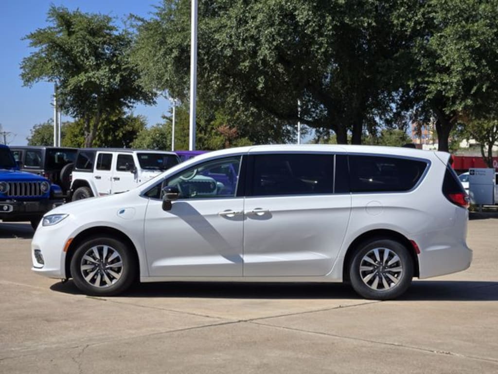 Certified 2024 Chrysler Pacifica Plug-In Hybrid Select Van Passenger Van
