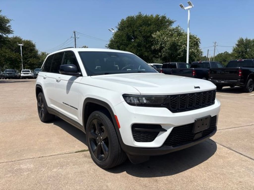 Used 2023 Jeep Grand Cherokee Laredo SUV