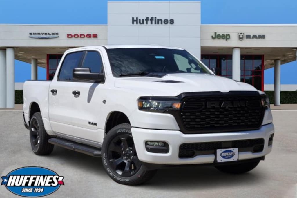New 2026 Ram 1500 EXPRESS CREW CAB 4X4 5'7 BOX Pickup