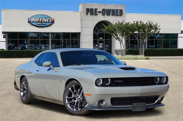 2023 Dodge Challenger R/T's photo