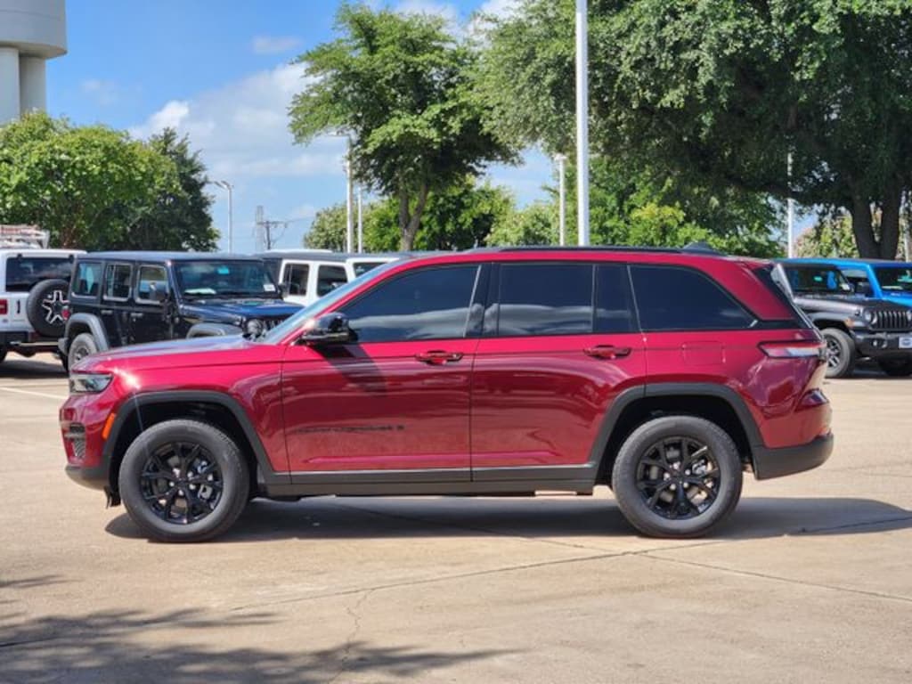 Certified 2025 Jeep Grand Cherokee Laredo SUV