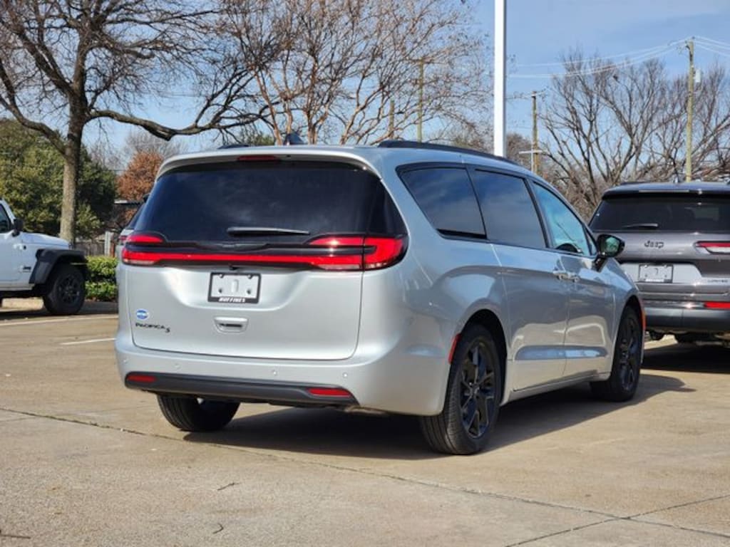 New 2026 Chrysler Pacifica SELECT Passenger Van