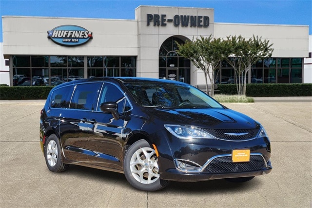 2018 Chrysler Pacifica Touring Plus's photo
