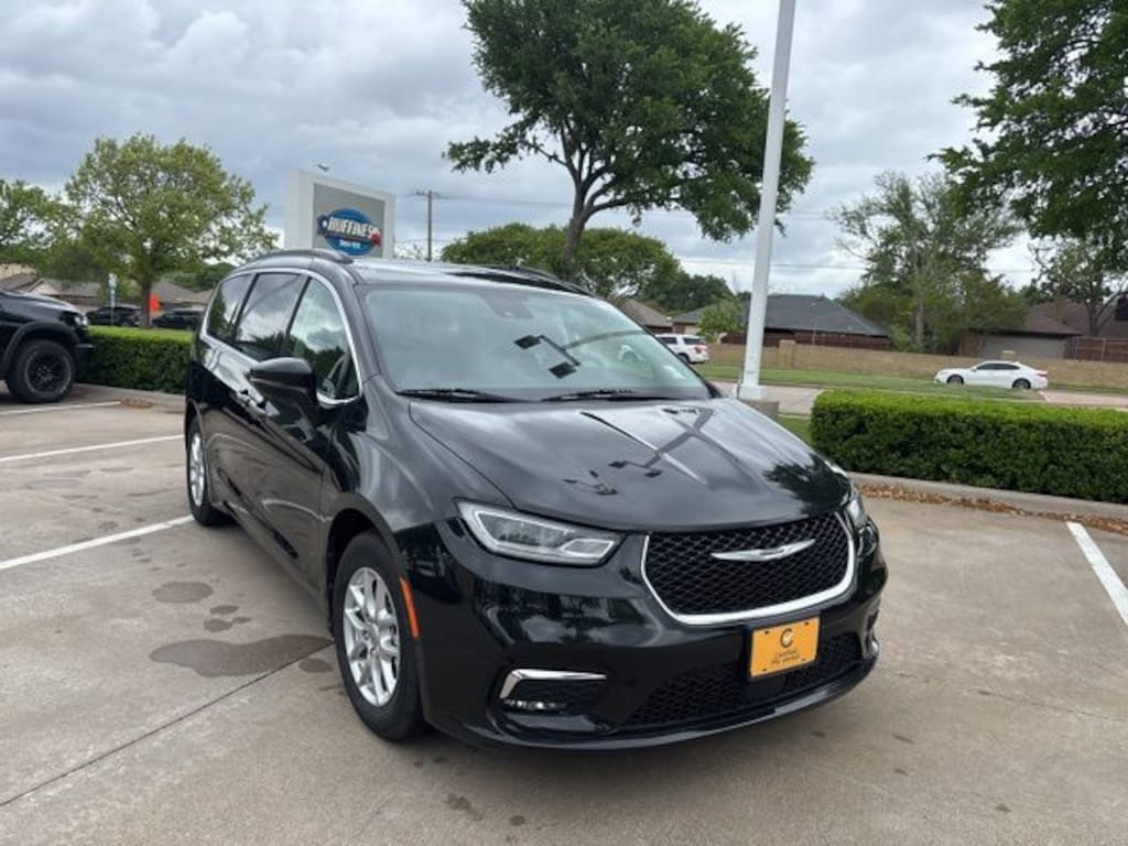 Certified 2022 Chrysler Pacifica Touring L Van Passenger Van