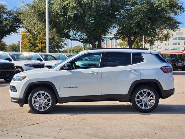 2024 Jeep Compass Latitude photo 4