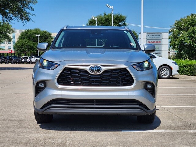 2024 Toyota Highlander LE photo 2