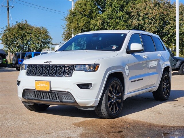 2020 Jeep Grand Cherokee Laredo Altitude photo 3