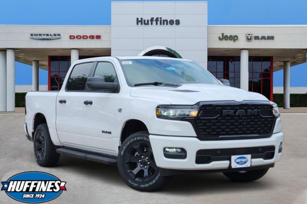 New 2026 Ram 1500 EXPRESS CREW CAB 4X4 5'7 BOX Pickup
