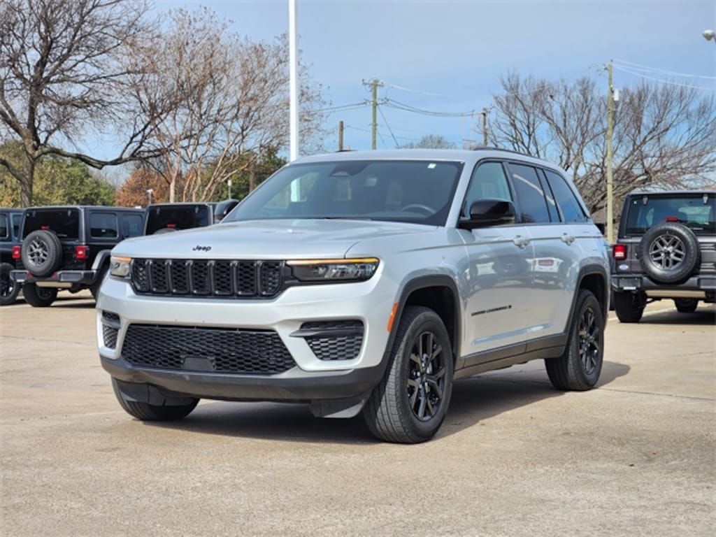 Used 2024 Jeep Grand Cherokee Laredo SUV