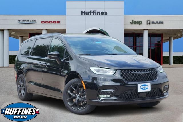 2026 Chrysler Pacifica Select AWD's photo