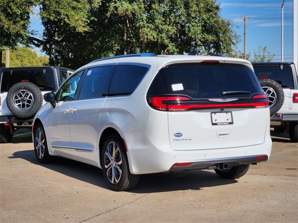 New 2026 Chrysler Pacifica PINNACLE Passenger Van