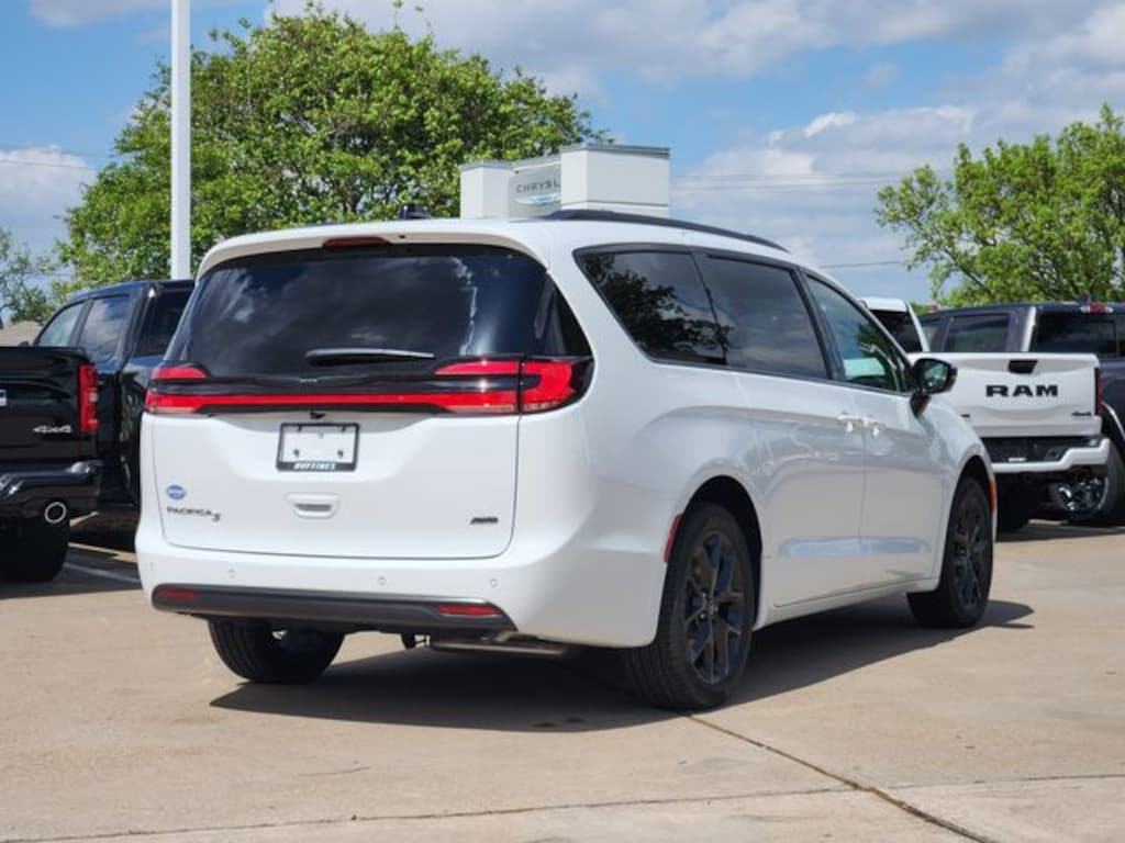 New 2026 Chrysler Pacifica SELECT AWD Passenger Van