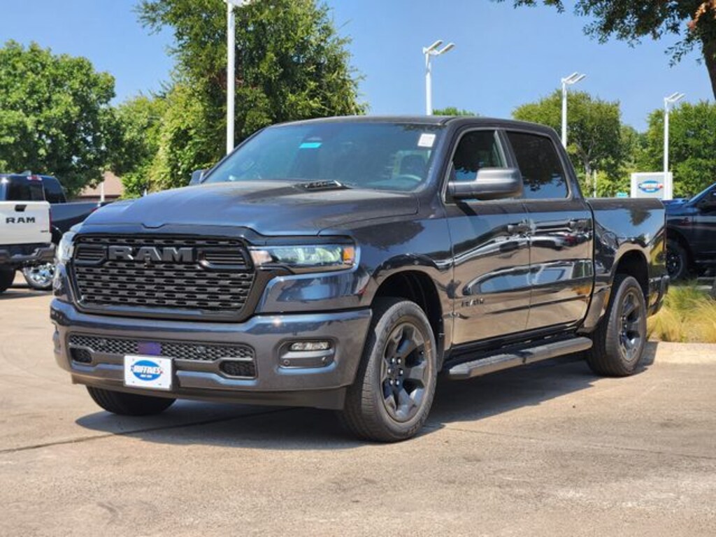 New 2026 Ram 1500 EXPRESS CREW CAB 4X4 5'7 BOX Pickup