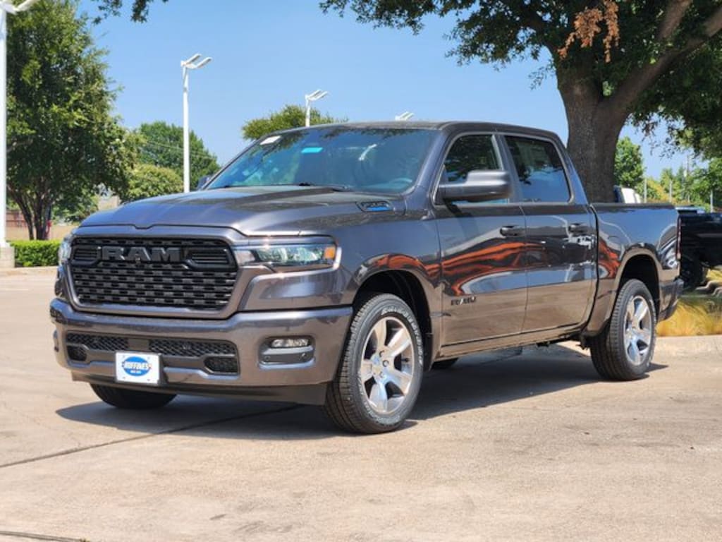 New 2026 Ram 1500 EXPRESS CREW CAB 4X2 5'7 BOX Pickup