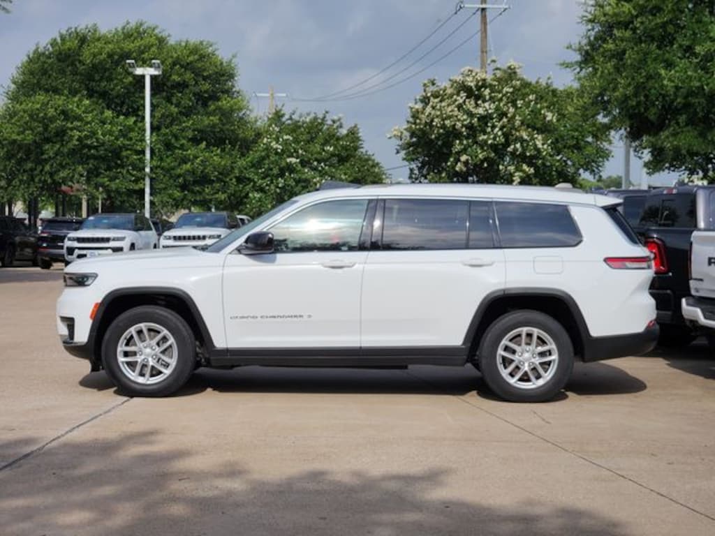 Used 2022 Jeep New Grand Cherokee Laredo SUV