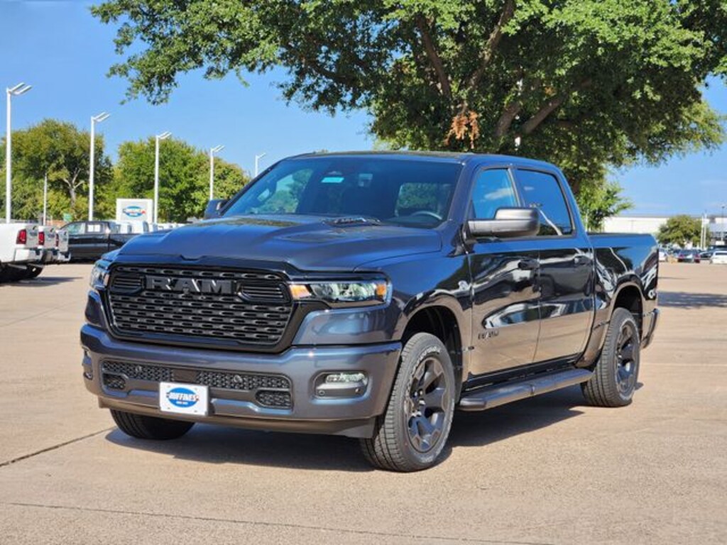New 2026 Ram 1500 EXPRESS CREW CAB 4X4 5'7 BOX Pickup