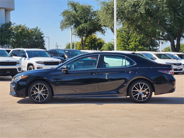 2024 Toyota Camry SE photo 4