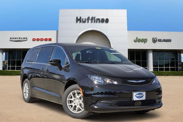 2026 Chrysler Voyager LX's photo