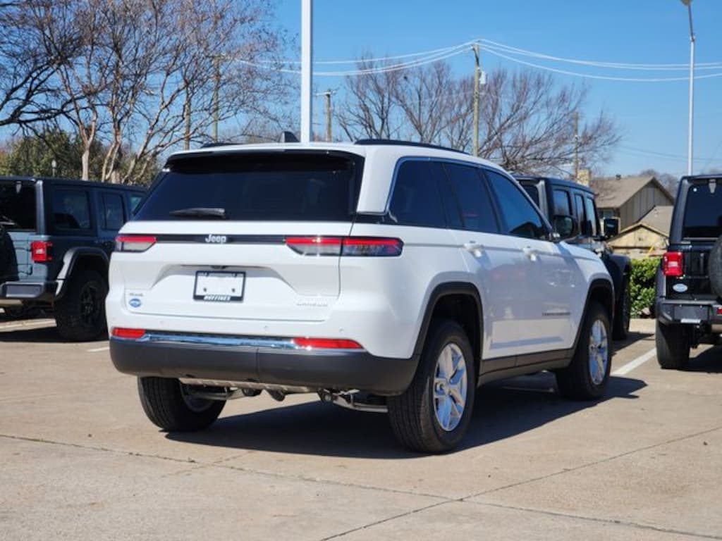 New 2026 Jeep Grand Cherokee LAREDO 4X4 Sport Utility