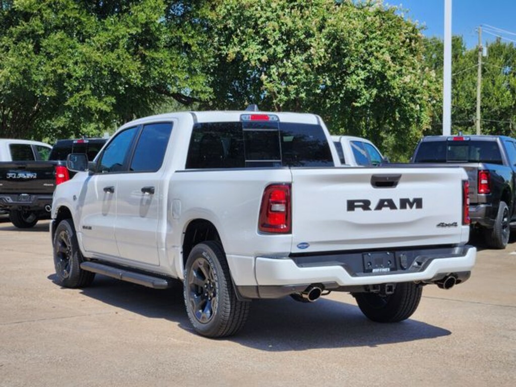 New 2026 Ram 1500 EXPRESS CREW CAB 4X4 5'7 BOX Pickup