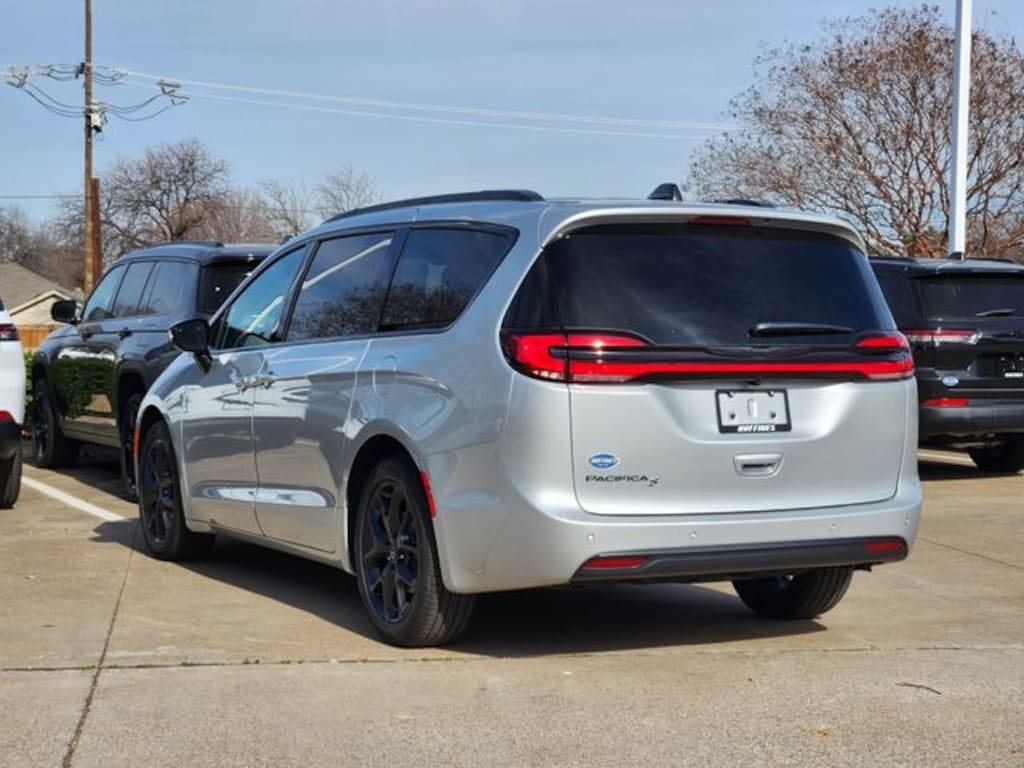 New 2026 Chrysler Pacifica SELECT Passenger Van