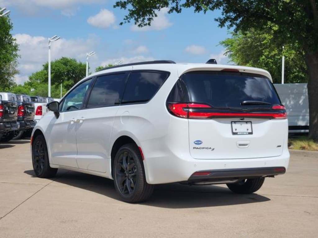 New 2026 Chrysler Pacifica SELECT AWD Passenger Van