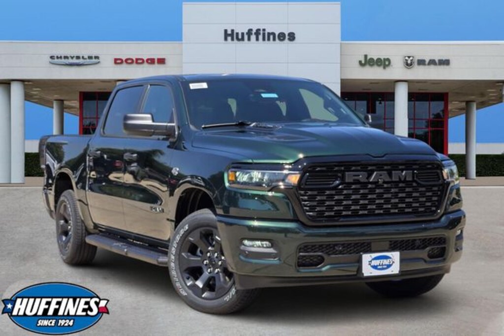 New 2026 Ram 1500 EXPRESS CREW CAB 4X4 5'7 BOX Pickup