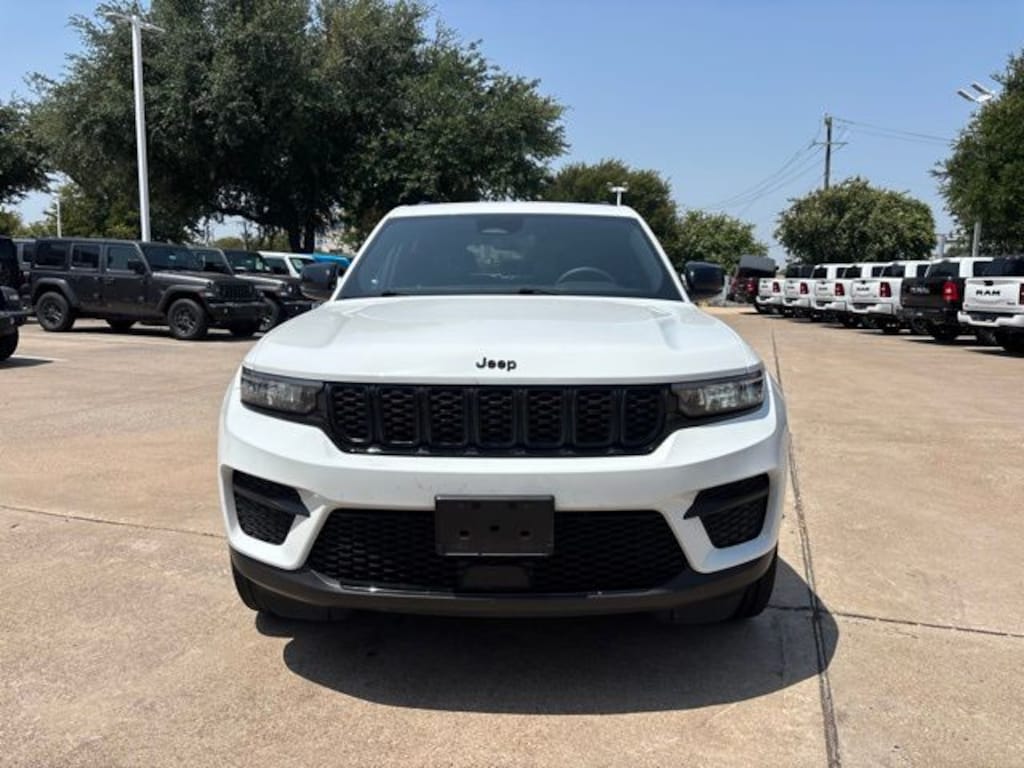 Used 2023 Jeep Grand Cherokee Laredo SUV