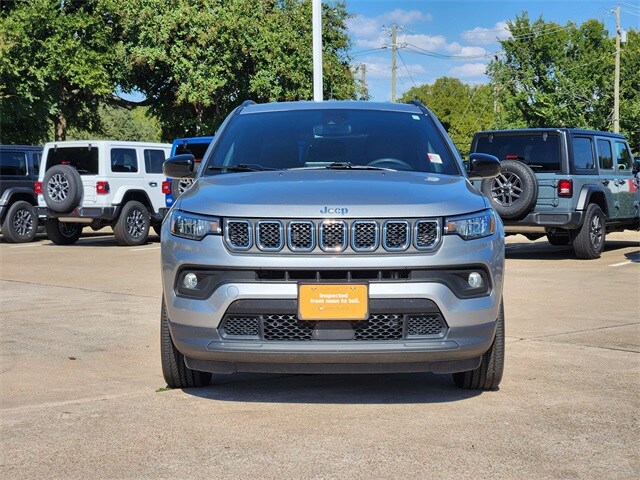 2024 Jeep Compass Latitude photo 2