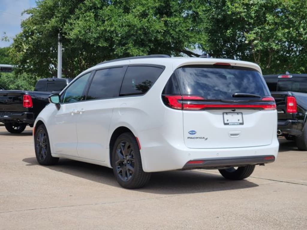 New 2026 Chrysler Pacifica SELECT Passenger Van