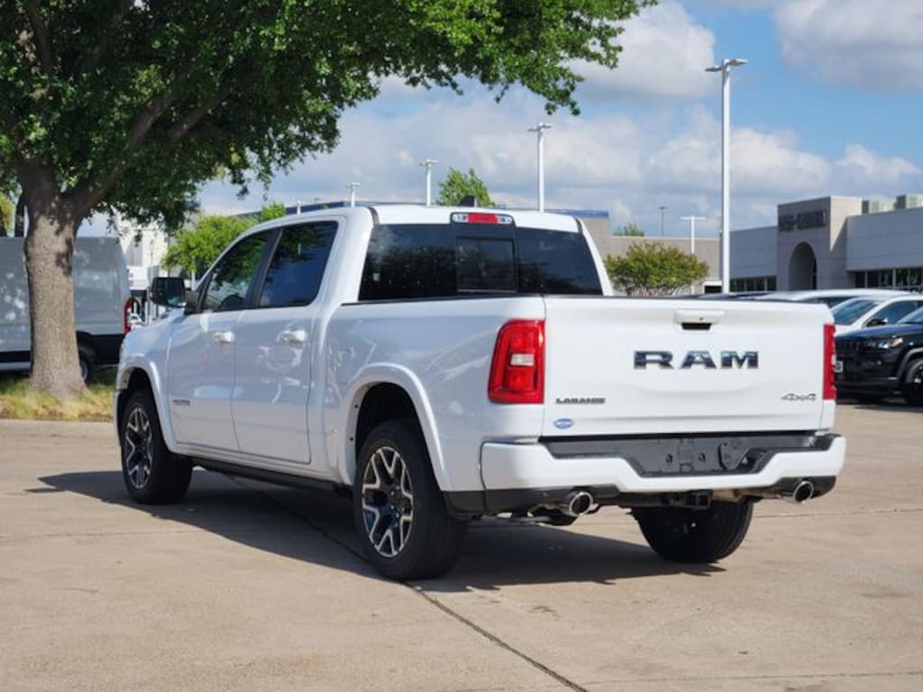 New 2026 Ram 1500 LARAMIE CREW CAB 4X4 5'7 BOX Pickup
