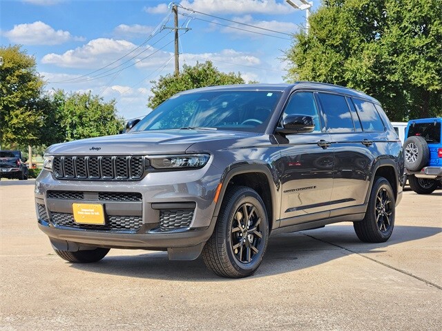 2024 Jeep Grand Cherokee Laredo Altitude photo 2
