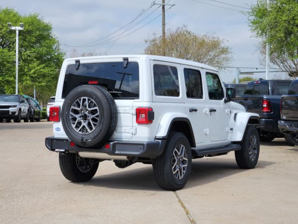 New 2026 Jeep Wrangler 4-DOOR SAHARA Sport Utility