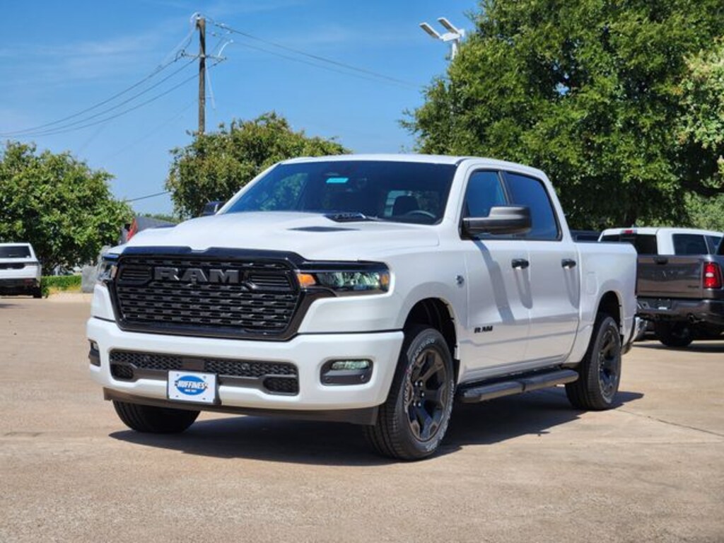 New 2026 Ram 1500 EXPRESS CREW CAB 4X4 5'7 BOX Pickup