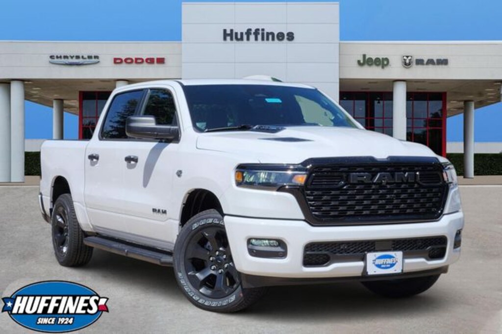 New 2026 Ram 1500 EXPRESS CREW CAB 4X4 5'7 BOX Pickup